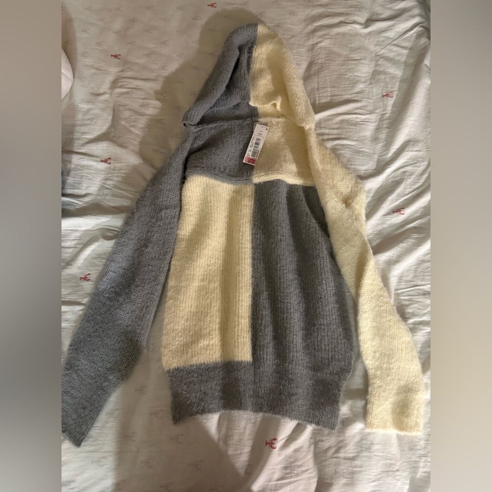 NWT Anna & Ava Shoulder Wrap (Sweater Style)